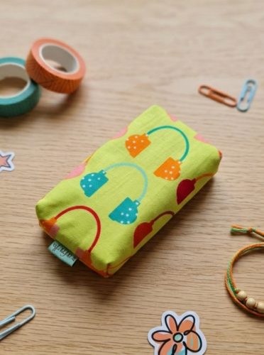 Fülhallgató mintás papírzsebkendő tartó