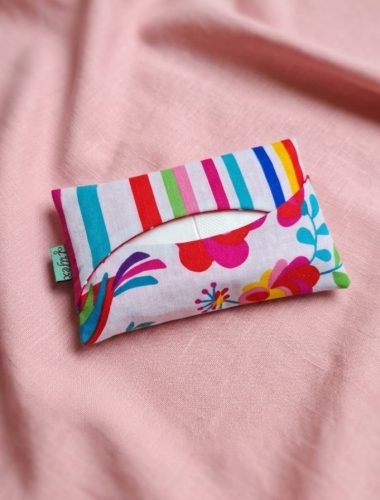 Magyar népművészeti virágmintás textil papírzsebkendő-tartó