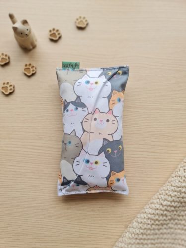 Cica mintás textil papírzsebkendő-tartó
